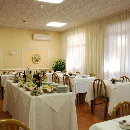 Hotel Iris Crillon Фиджи Экстерьер фото