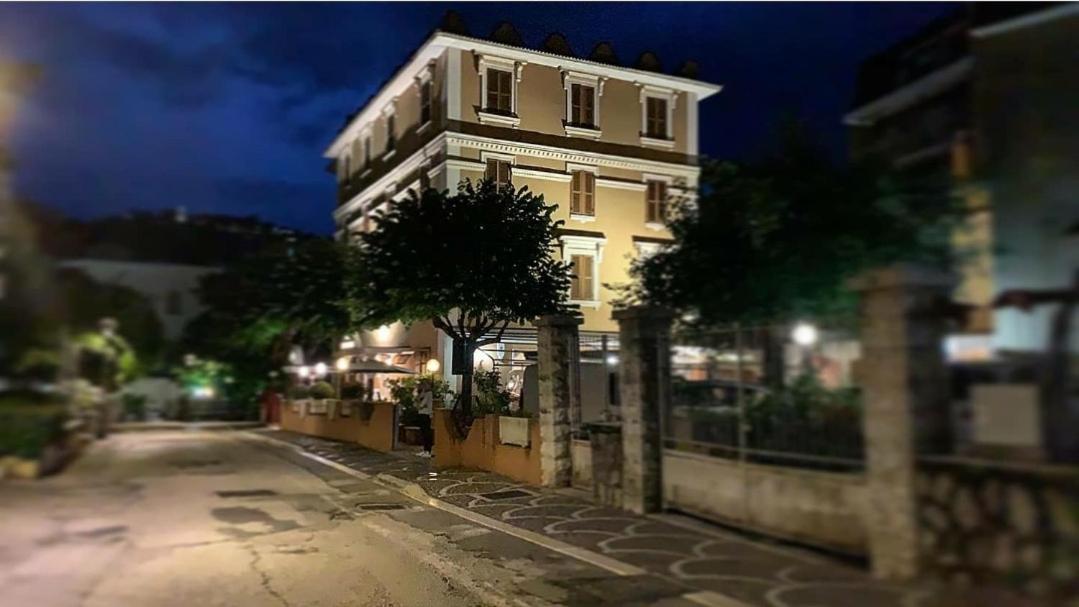 Hotel Iris Crillon Фиджи Экстерьер фото