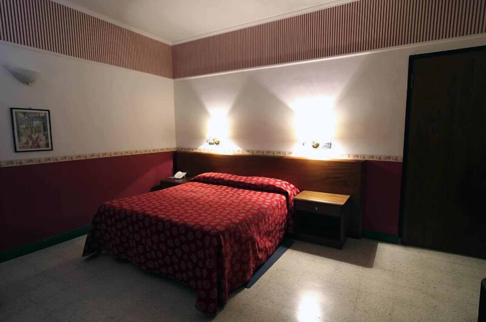 Hotel Iris Crillon Фиджи Экстерьер фото