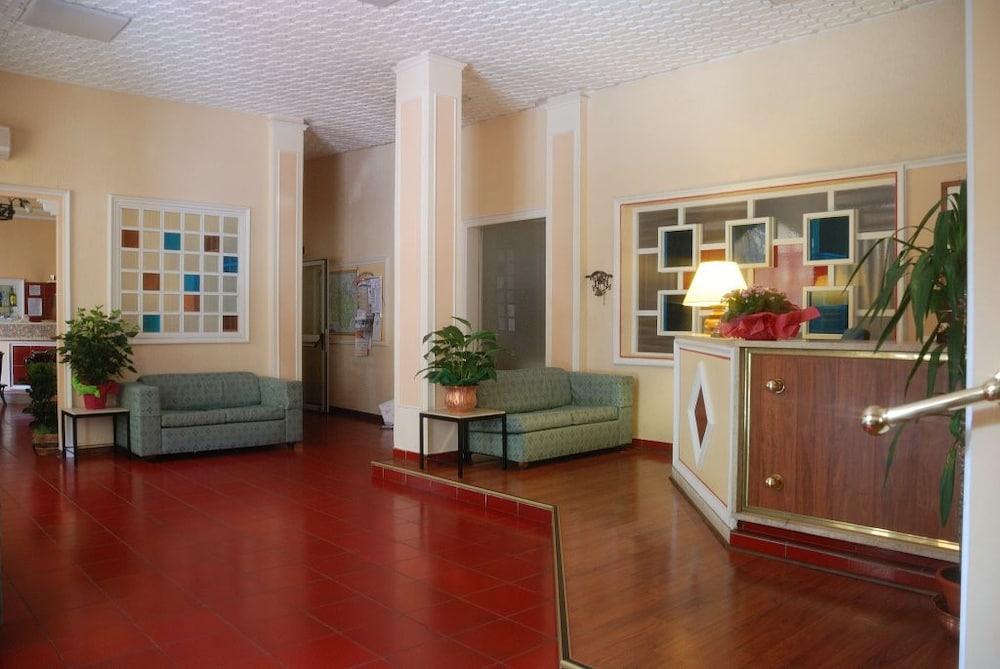 Hotel Iris Crillon Фиджи Экстерьер фото